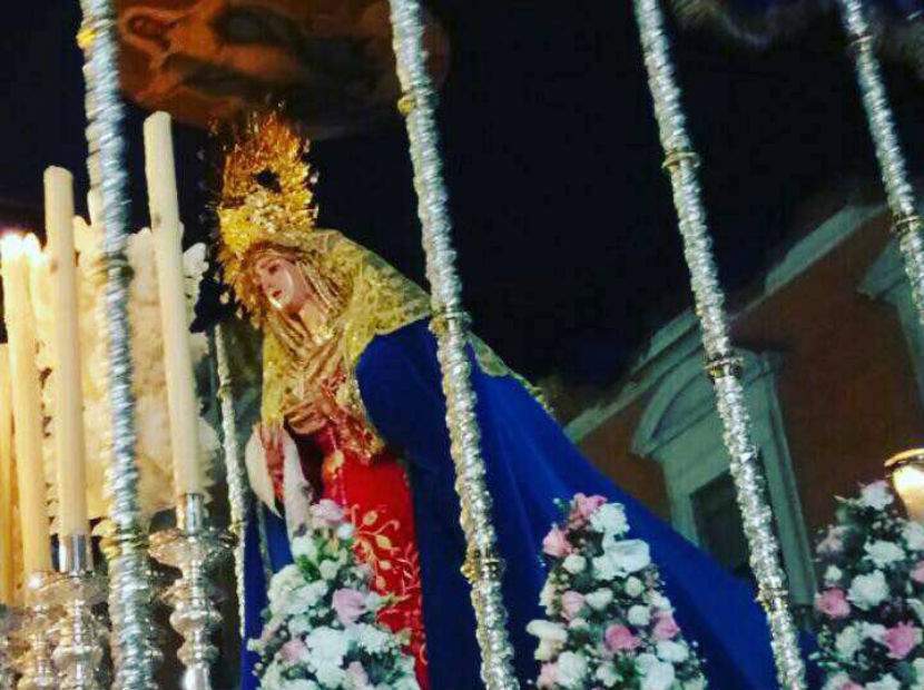 Virgen María fue vestida con los colores de Venezuela durante procesión en  Madrid - El Cooperante