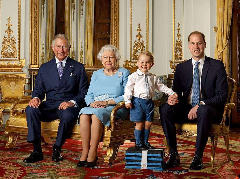 La Reina Isabel II junto a los futuros reyes británicos