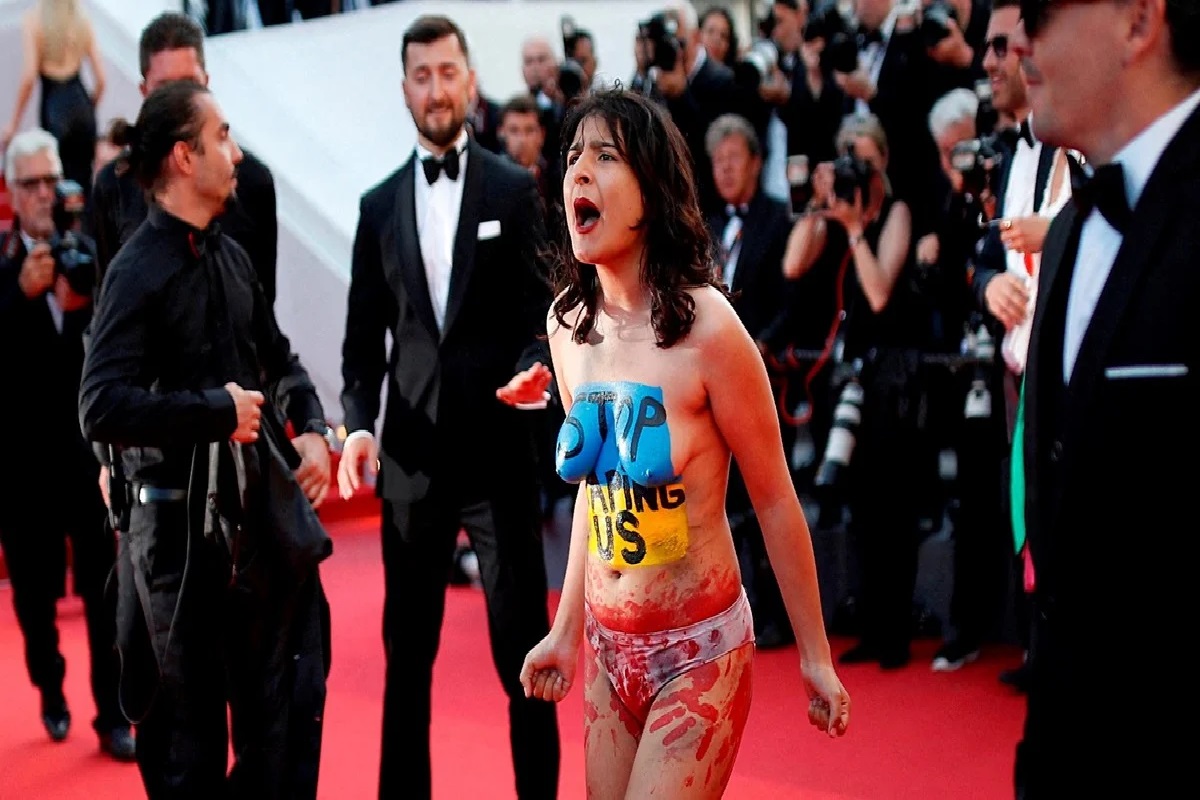 Festival de Cannes mujer se desnuda como protesta a violaciones en Ucrania 