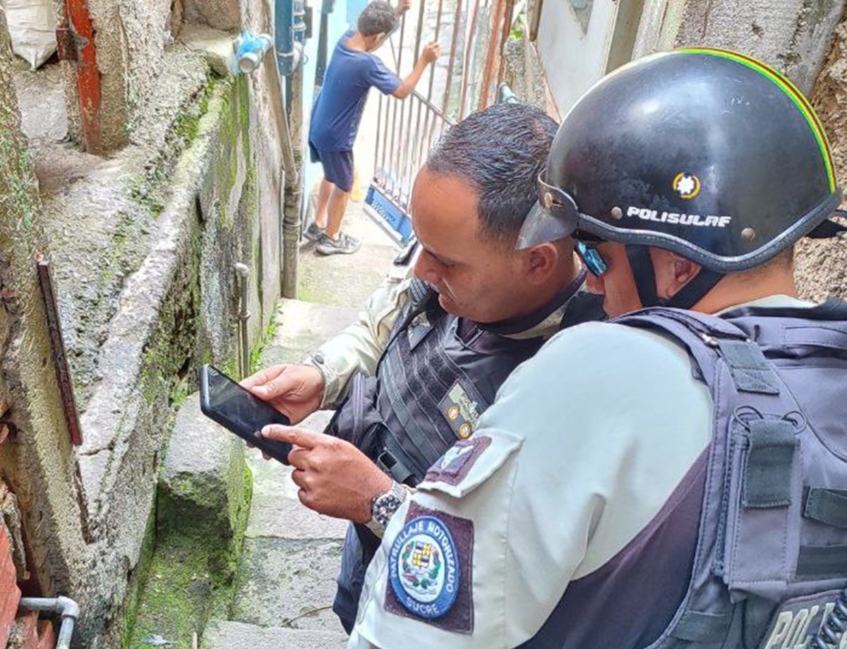 Polisucre busca a un hombre por maltrato animal en Petare